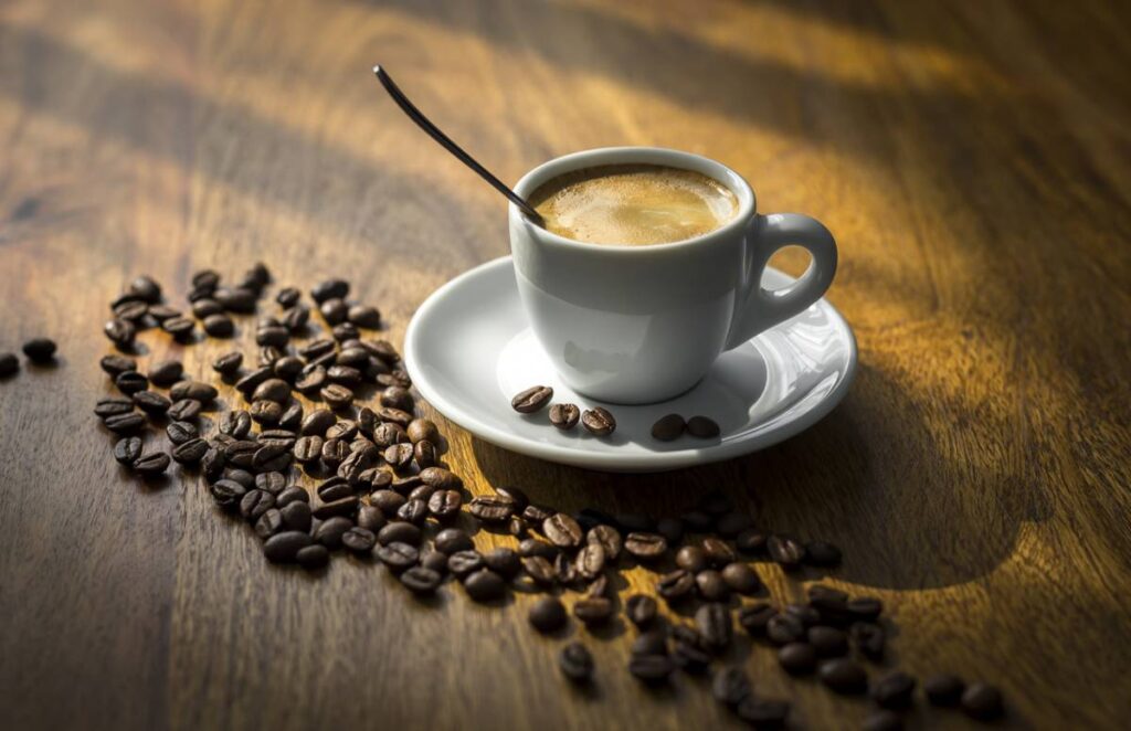 Pourquoi le café en grain décaféiné bluffe même les puristes ?